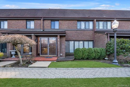 5 Fox Rdg, Roslyn, NY, 11576-2805 | Card Image