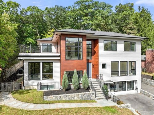 61 Lakeview Ave, Newton, MA, 02460-2349 | Card Image