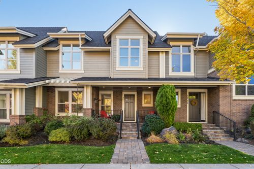 2519 Nw Crossing Dr, Bend, OR, 97703-6974 | Card Image