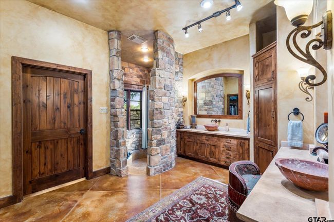 660 County Road 1334, Home with 4 bedrooms, 3 bathrooms and null parking in Pittsburg TX | Image 6