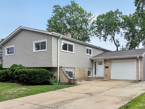 235 Norman Ct, Des Plaines, IL, 60016-2438 | Card Image