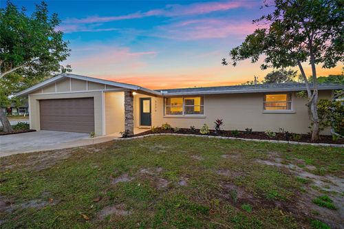 3376 7th St, Sarasota, FL, 34237-4704 | Card Image