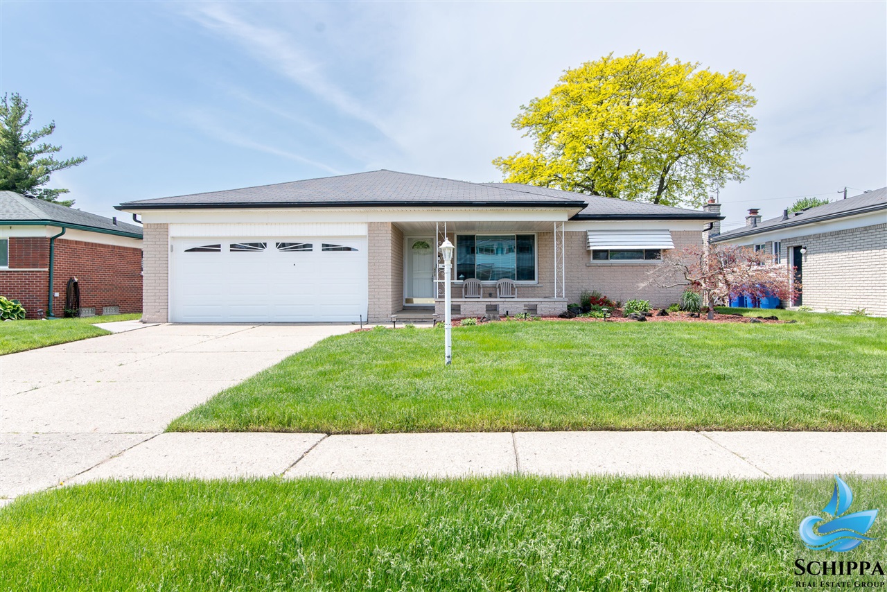 Lloyd Dr, Warren, MI 48092