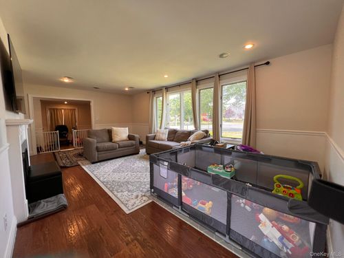 2 Nassau Rd, Massapequa, NY, 11758-7530 | Card Image