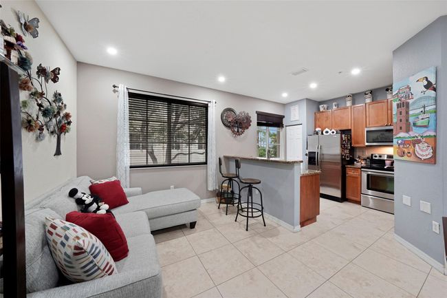 Kitchen/family room | Image 4