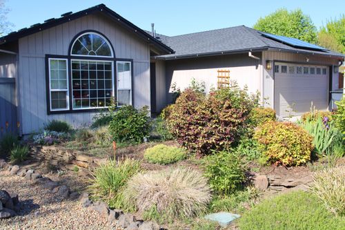 3011 Edgewood Dr, Medford, OR, 97504-9601 | Card Image