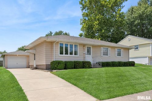 3227 W Colorado St, Davenport, IA, 52804-2662 | Card Image