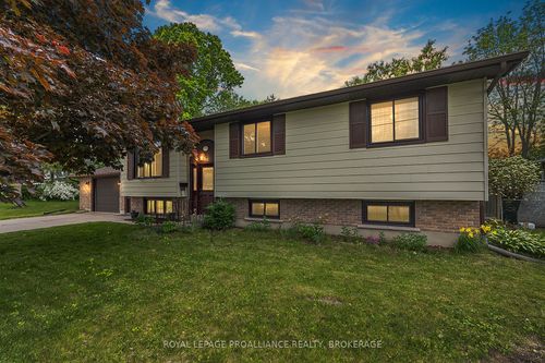 1252 Lashford St, Kingston, ON, K7M5J3 | Card Image
