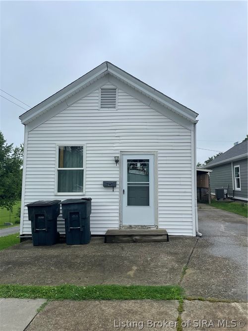 426 W 7th St, New Albany, IN, 47150-3517 | Card Image