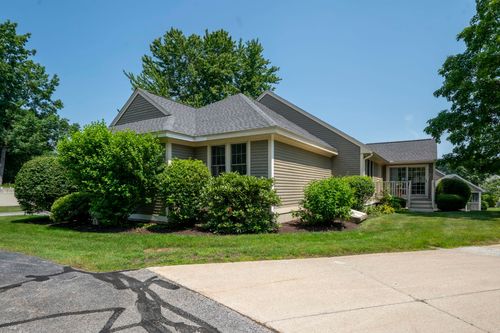 16 Spyglass Point Cir, Bedford, NH, 03110-6139 | Card Image