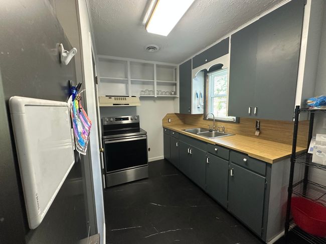 Kitchen w window | Image 10