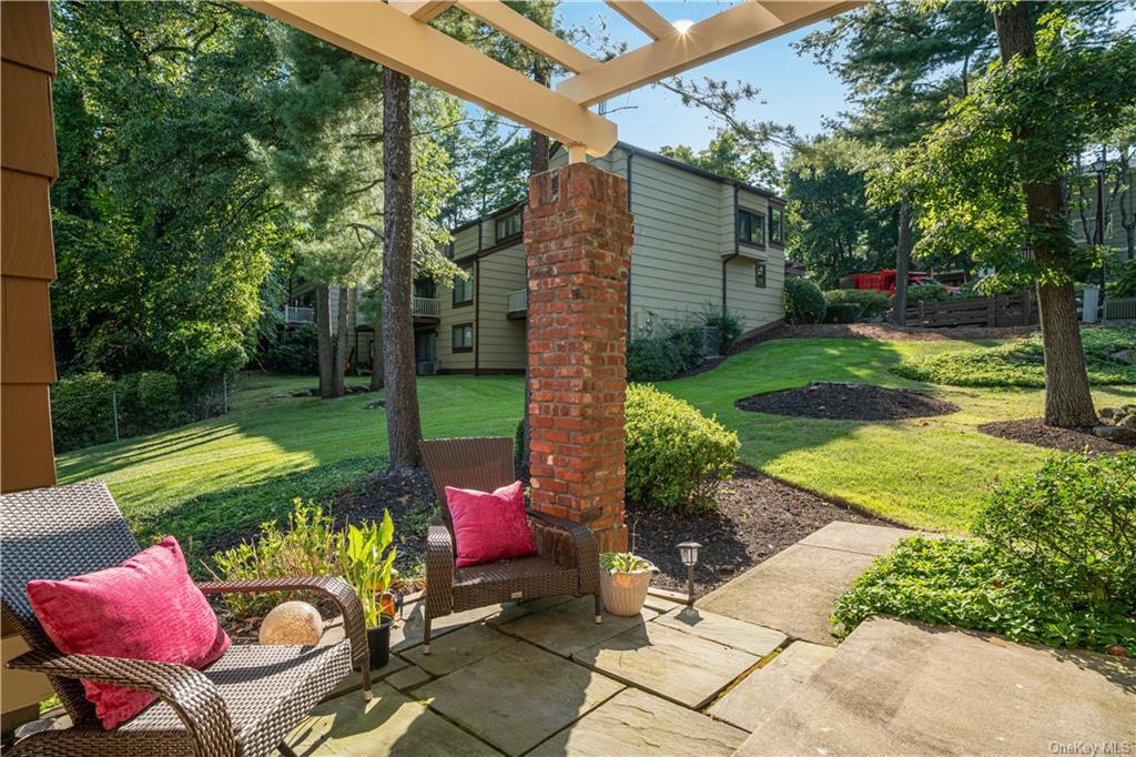 Treetop Cir, Nanuet, NY 10954