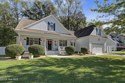 135 Castle Ct, Washington, NC, 27889-9785 | Card Image