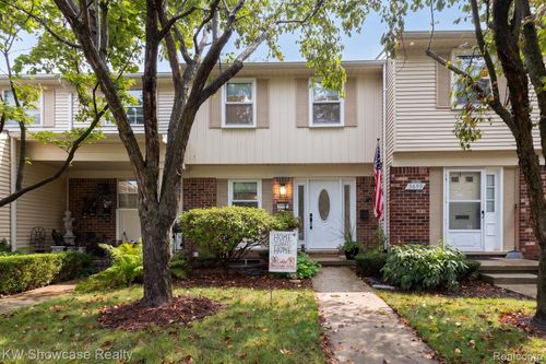 5697 Whitfield Dr, Troy, MI, 48098-5113 | Card Image