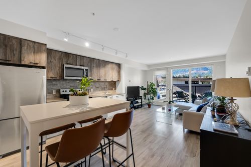 305-38013 3rd Ave, Squamish, BC, V8B0Z8 | Card Image