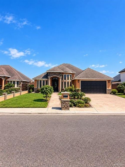 211 Thornwood Loop, Rio Grande City, TX, 78582-6718 | Card Image