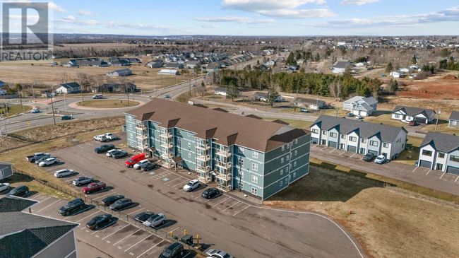 201 - 18 Gilbert Dr, Condo with 1 bedrooms, 1 bathrooms and null parking in East Royalty PE | Image 33