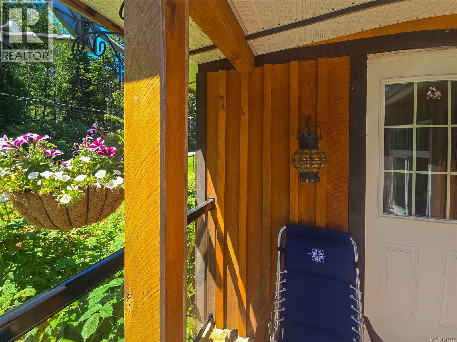 Residential in Sayward 4