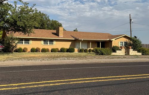 1505 S Main St, Quanah, TX, 79252-6648 | Card Image