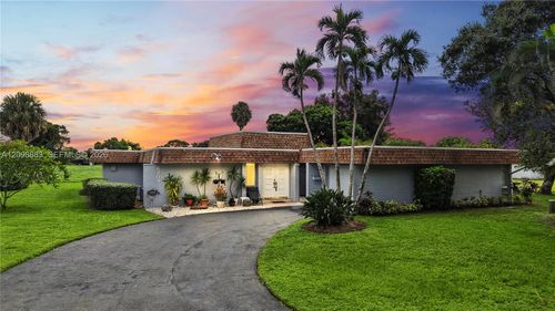 6204 Jacaranda Cir, Tamarac, FL, 33319-3527 | Card Image