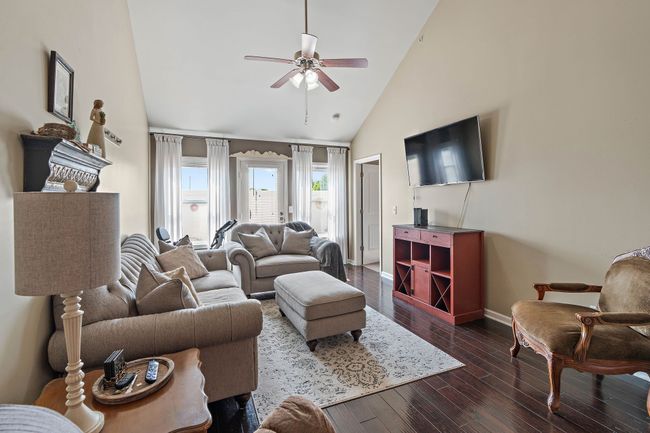 1071 Muna Ct, Townhouse with 3 bedrooms, 3 bathrooms and 3 parking in Spring Hill TN | Image 4