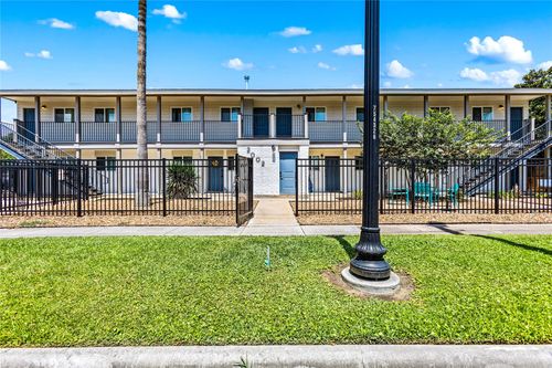 apt-8-2002 27th St, Galveston, TX, 77550-7847 | Card Image