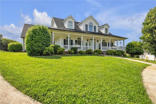 129 Renaissance Pl, Statesville, NC, 28625-9573 | Card Image