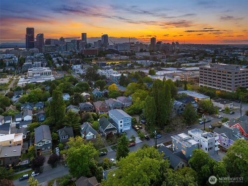 332 17th Ave, Seattle, WA, 98122-5707 | Card Image