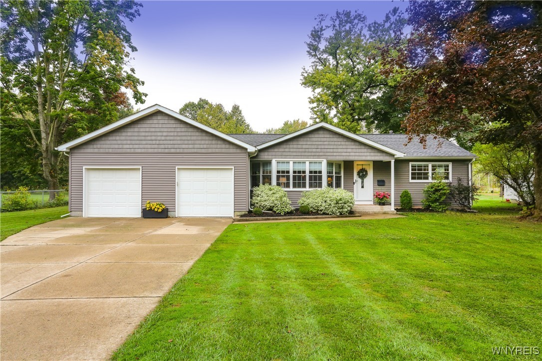 Lenora Dr, Hamburg, NY 14075