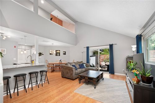 933 Williamsburg Cir, Warwick, RI, 02886-1744 | Card Image