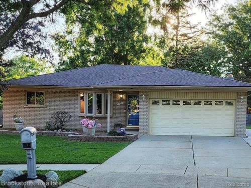720 Comet Ct, Canton, MI, 48188-1525 | Card Image