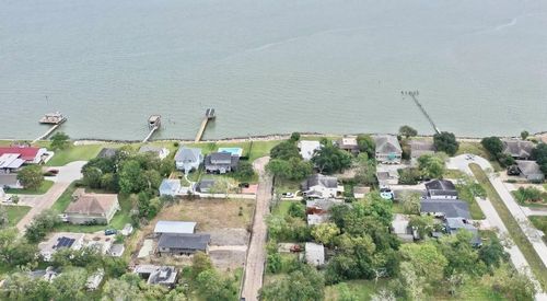 211 N Forrest Ave, La Porte, TX, 77571-6461 | Card Image