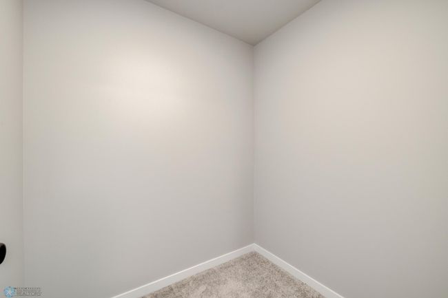 Walk-In Closet | Image 20