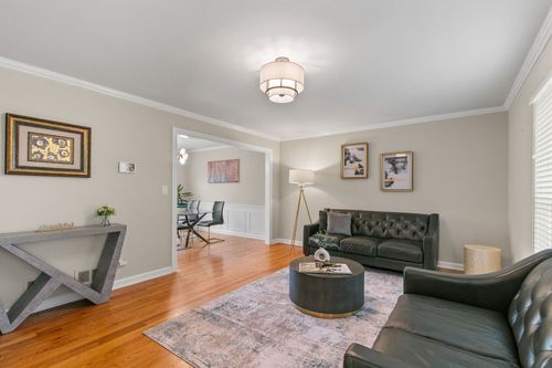 995 Georgetowne Ln, Barrington, IL, 60010-3157 | Card Image