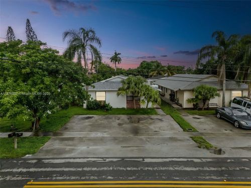 2-19 Se 4th Ter, Dania Beach, FL, 33004-4135 | Card Image
