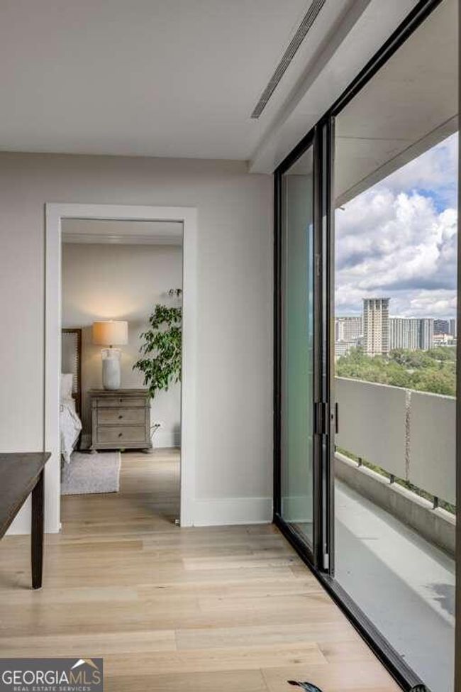 APT-21E - 2575 Peachtree Rd Ne, Condo with 2 bedrooms, 2 bathrooms and null parking in Atlanta GA | Image 18
