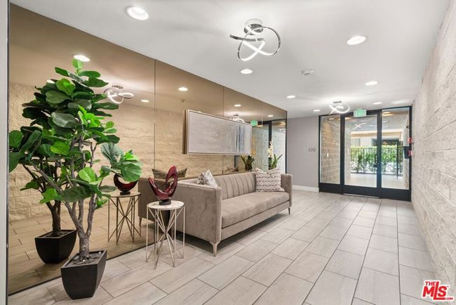 UNIT-406 - 318 N Maple Dr, Condo with 2 bedrooms, 3 bathrooms and 2 parking in Beverly Hills CA | Image 34