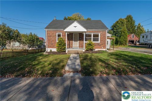 137 Lee St, Emmaus, PA, 18049-3015 | Card Image