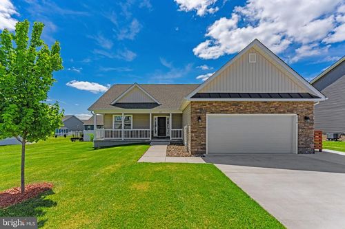 210 Lahaye Dr, MARTINSBURG, WV, 25405-6977 | Card Image