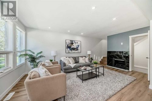544 Blackthorn Rd Ne, Calgary, AB, T2K5J5 | Card Image