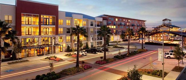 With plenty of restaurant options nearby, only 8 minutes away, you will find the Pearland Town Center filled with more shopping and eateries like BJ's Restaurant and Brewhouse, Red Robin Gourmet Burgers and Brews, and La Madeleine French Bakery and Cafe to name a few. | Image 46