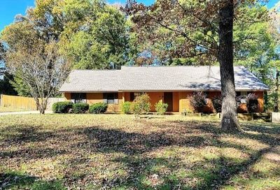 709 Brookdale Dr, Home with 3 bedrooms, 2 bathrooms and null parking in Dublin GA | Image 2