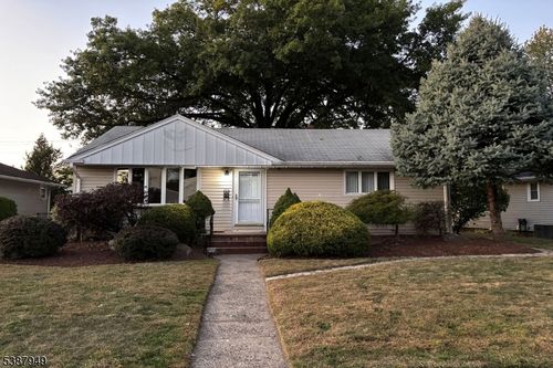 10 Donnalin Pl, Clifton, NJ, 07013-3122 | Card Image