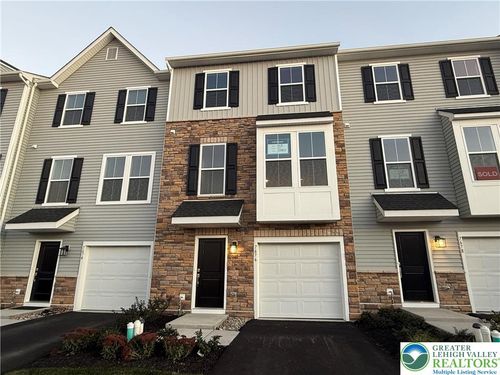 7676 Clayton Ave, COOPERSBURG, PA, 18036-8748 | Card Image