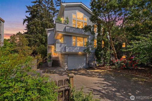 13310 Greenwood Ave N, Seattle, WA, 98133-7389 | Card Image