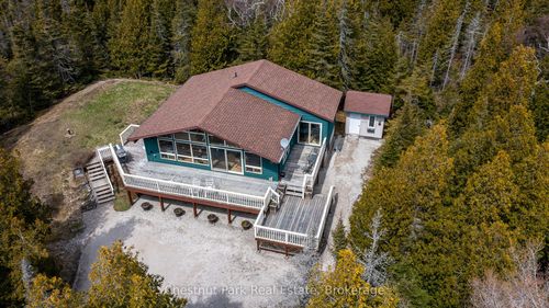 39 Hatt St, Tobermory, ON, N0H2R0 | Card Image