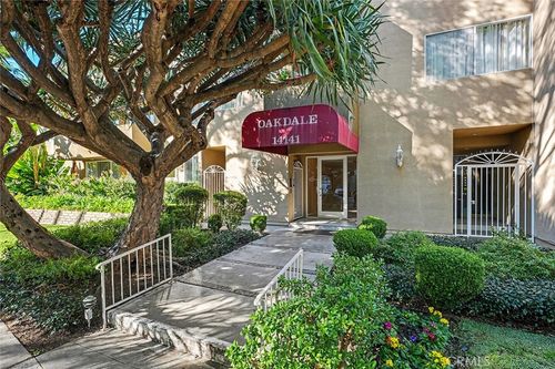 apt-111-14141 Dickens St, Sherman Oaks, CA, 91423-4141 | Card Image
