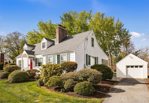 11 Bieselin Rd, Bellport, NY, 11713-2912 | Card Image