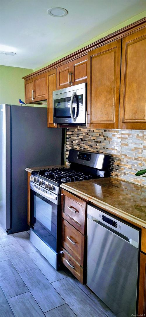 13724 233rd St, Rosedale, NY, 11422-1726 | Card Image