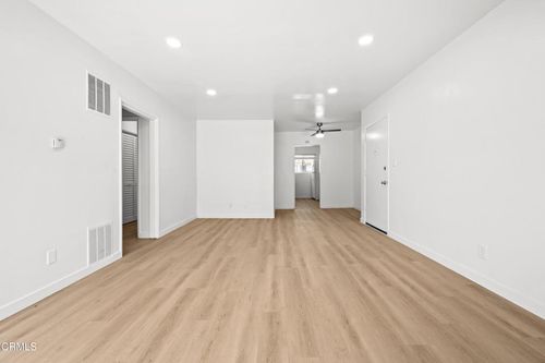 apt-12-121 S Chester Ave, Pasadena, CA, 91106-3125 | Card Image